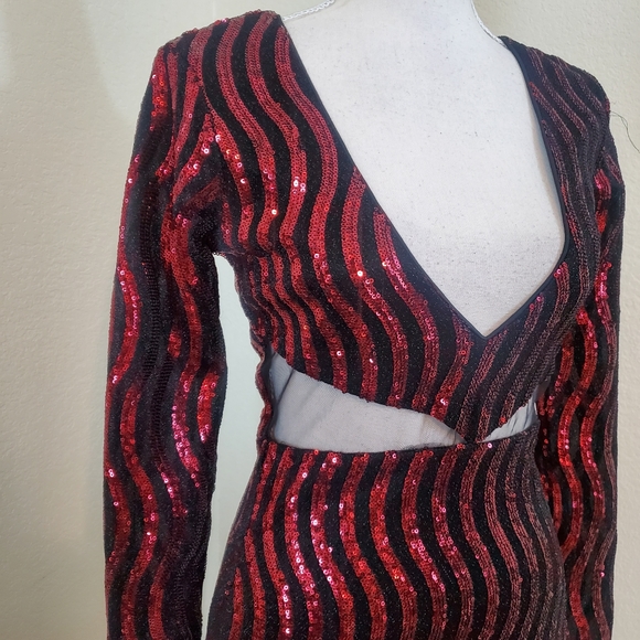 Revolve Superdown Kim Deep V Sequin Mini Dress! Size XXS. - Picture 5 of 11